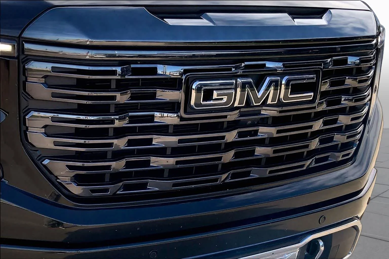 Used 2023 Onyx Black GMC Denali Ultimate image 29