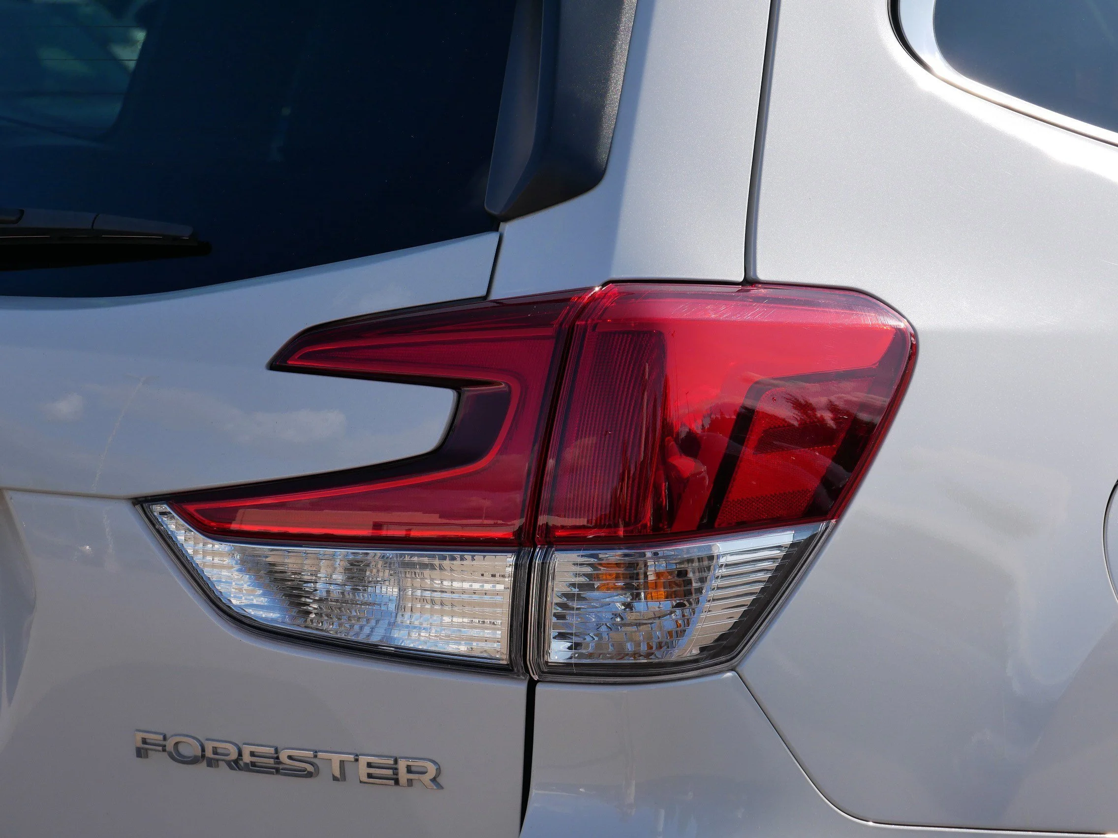 Used 2023 Crystal White Pearl Subaru Limited image 17