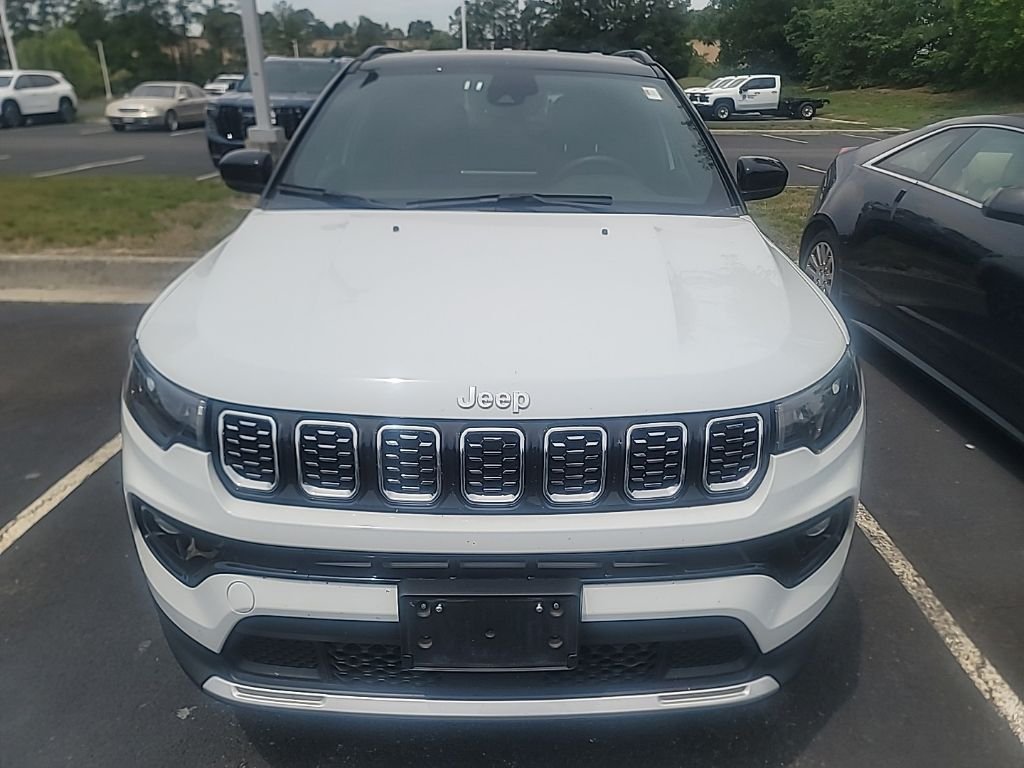Used 2025 White Jeep Limited image 1