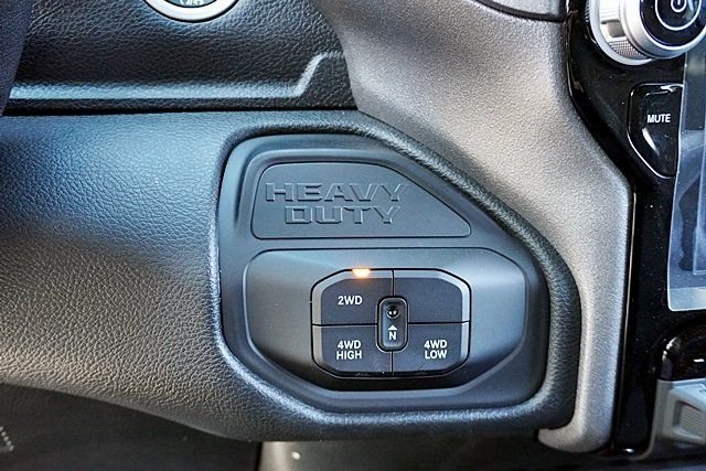 New 2026 Granite Crystal Metallic Clear-Coat Exterior Paint RAM Tradesman image 32