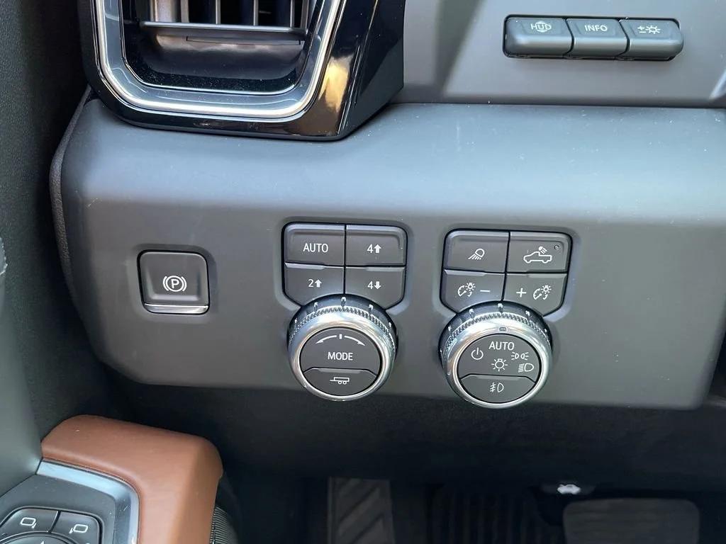 2025 GMC Sierra 3500HD Denali Ultimate - Photo 18