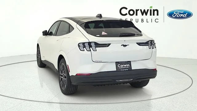 New 2026 Star White Metallic Tri-coat Ford Premium image 6