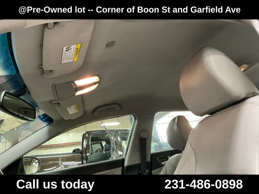 Used 2012 White Kia EX image 13