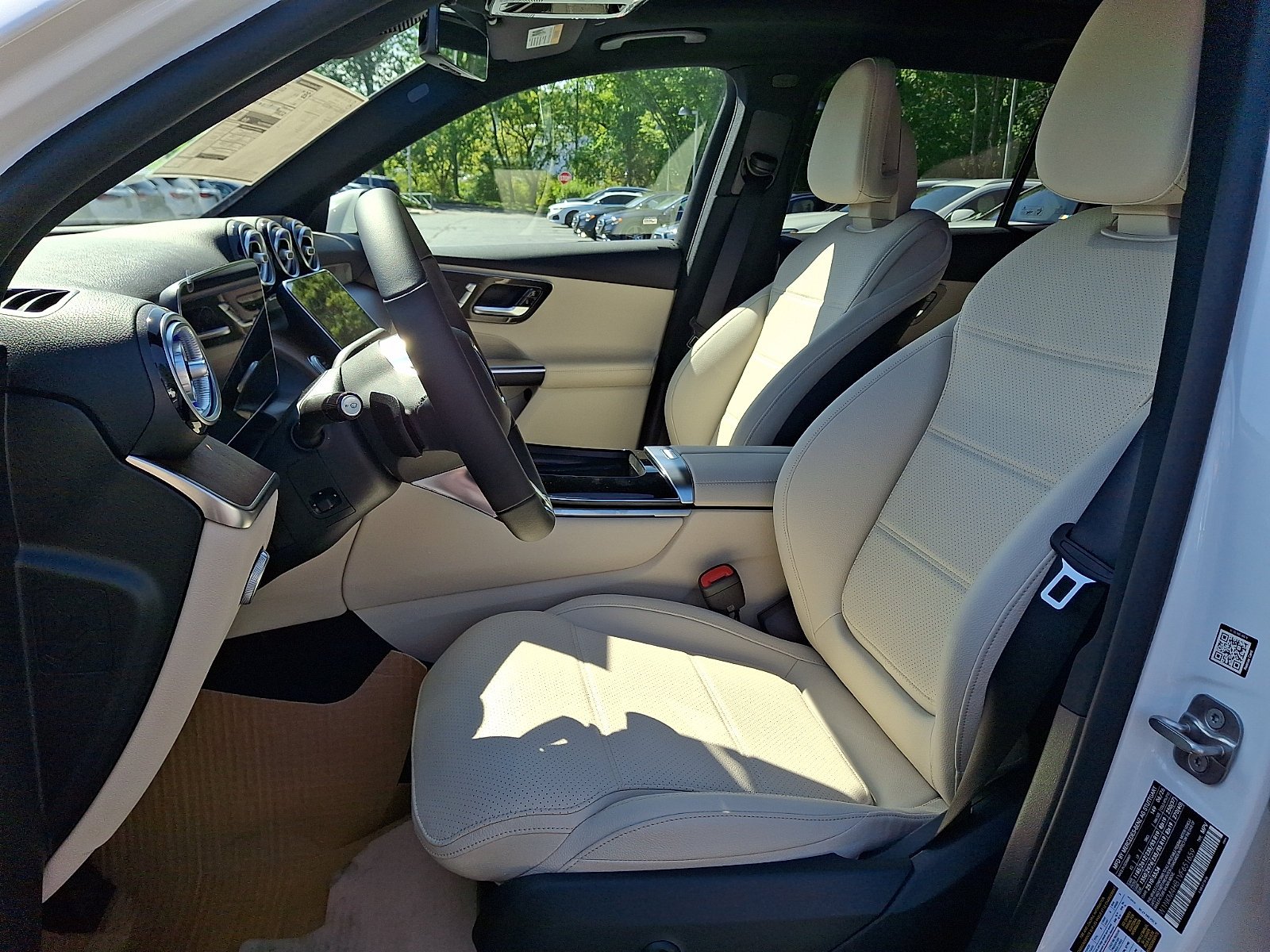 New 2027 Polar White Mercedes-Benz GLC 300 image 34