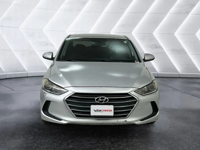 Used 2018 Silver Hyundai SEL image 2