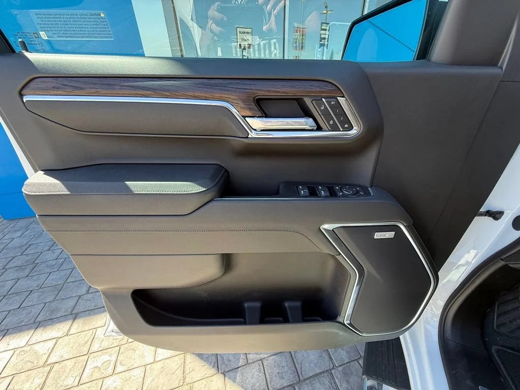 New 2026 Summit White GMC SLT image 32