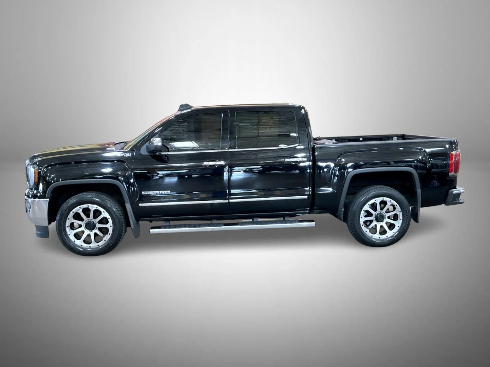 Used 2018 Black GMC SLT image 8
