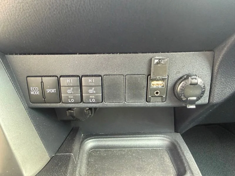 Used 2016 Silver Toyota SE image 13