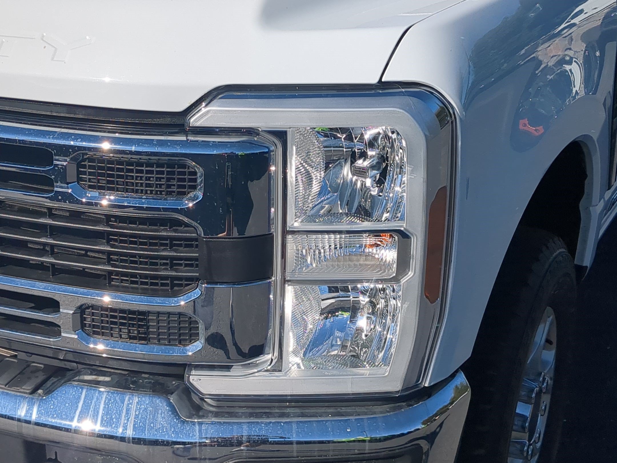 Used 2025 Oxford White Ford XLT image 11