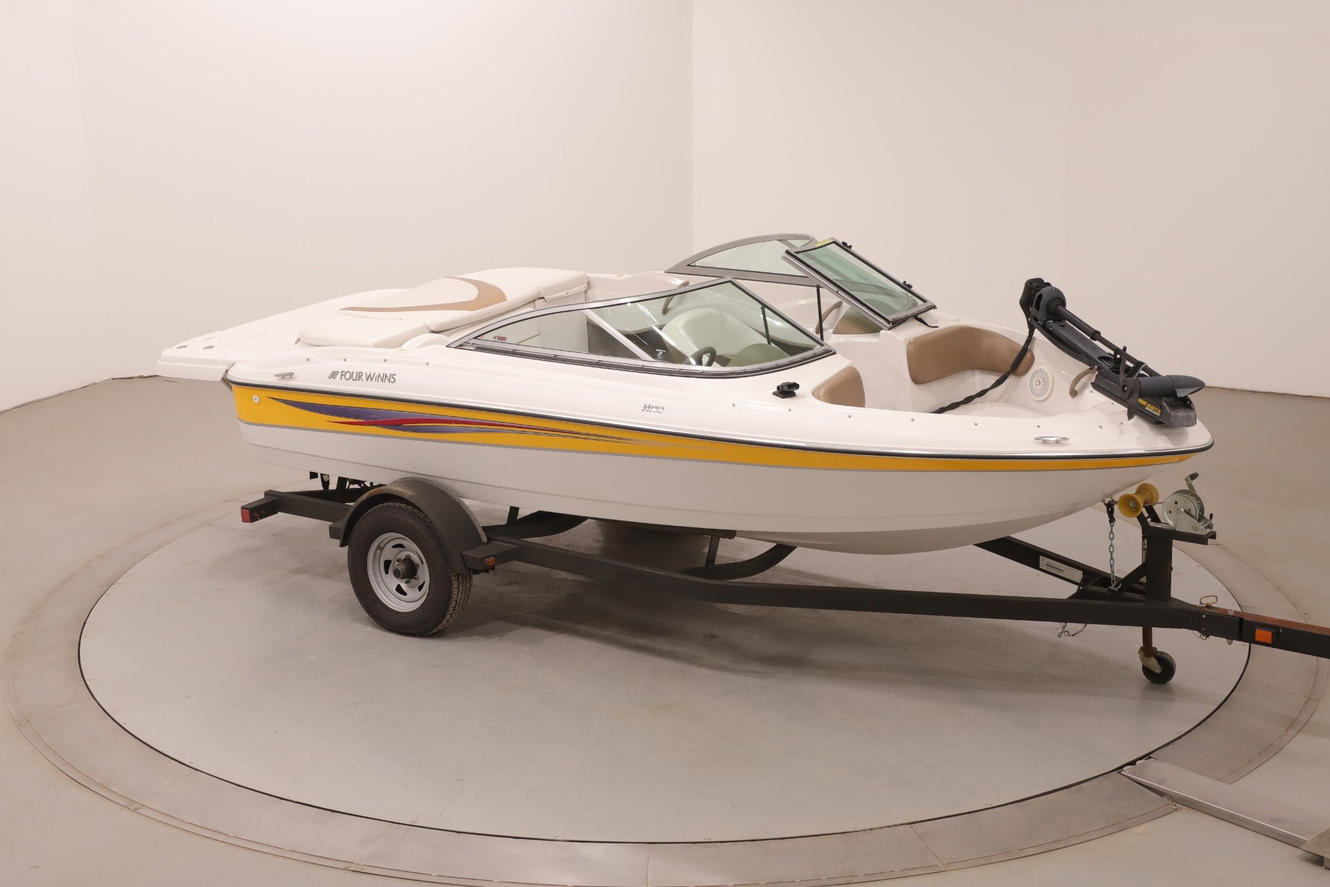 Used 2008  FOUR WINNS  image 1