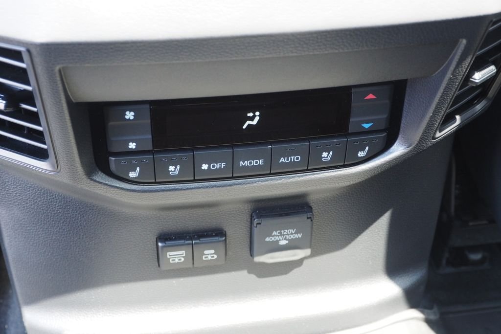Used 2025 Black Toyota Platinum image 17