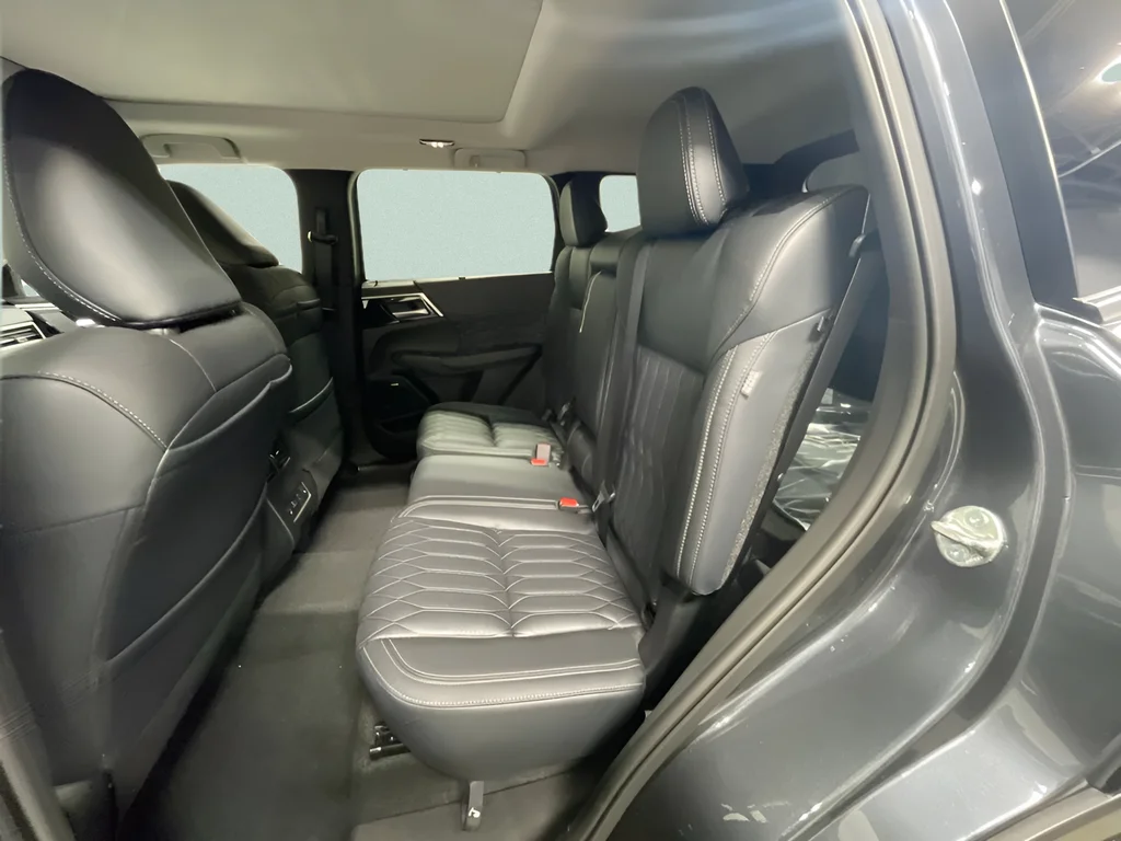 New 2026 Graphite Gray Mitsubishi SEL image 25