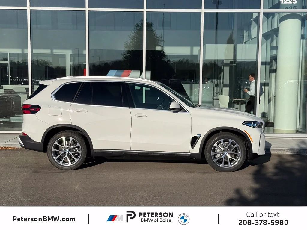 New 2026 White BMW xDrive40i image 6