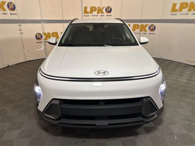 Used 2024 White Hyundai SEL image 10