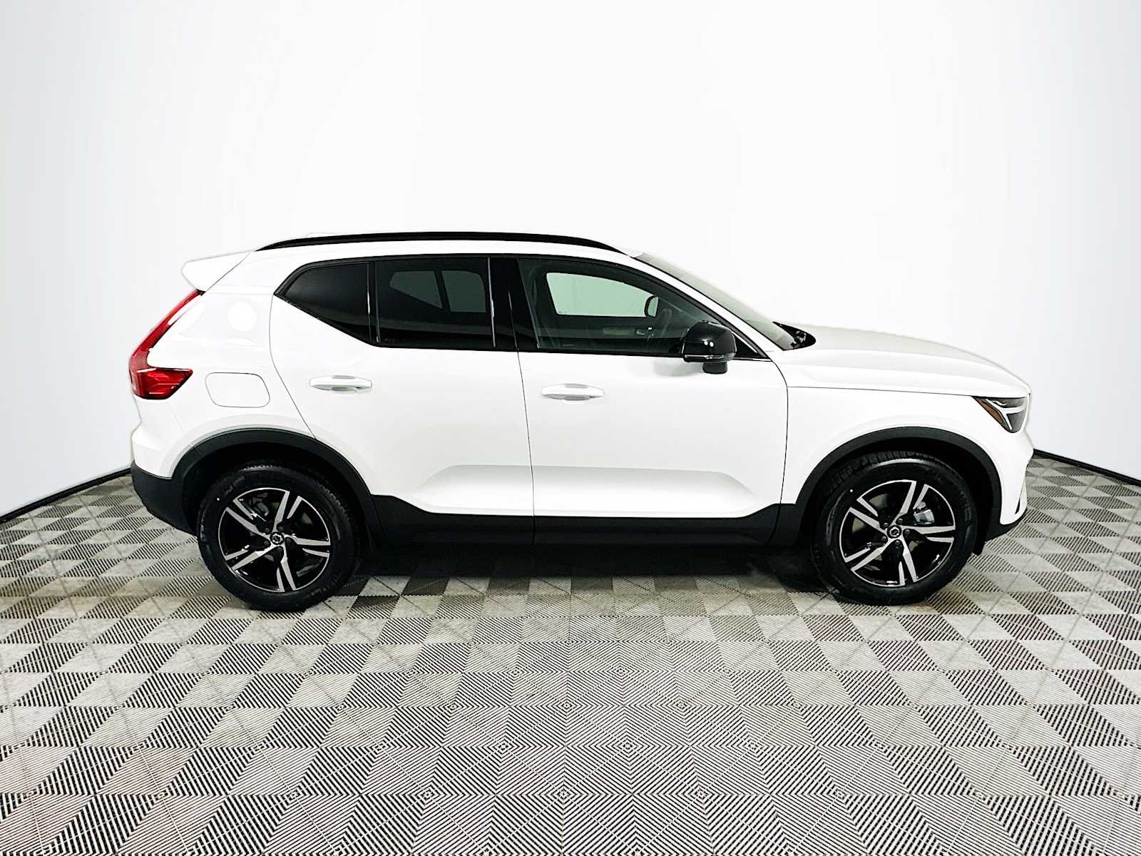 New 2026 Crystal White Volvo Core image 8