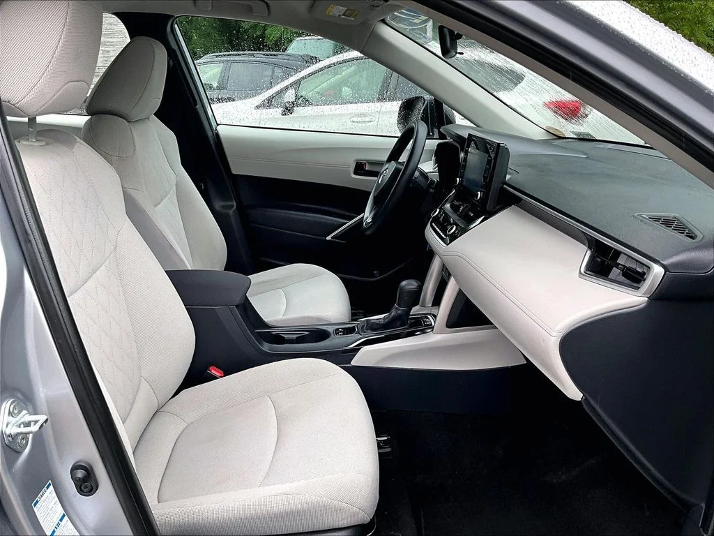 Certified Used 2022 Silver Toyota L image 11