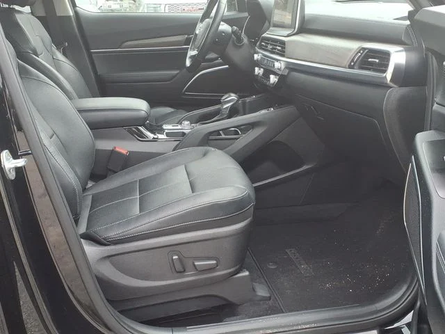Used 2022  Kia SX image 28