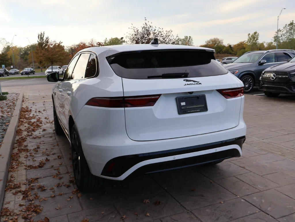 Used 2025  Jaguar P250 R-Dynamic S image 8