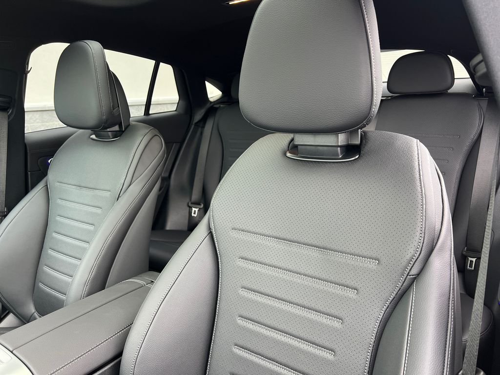 New 2026 Polar White Mercedes-Benz GLC300 image 14