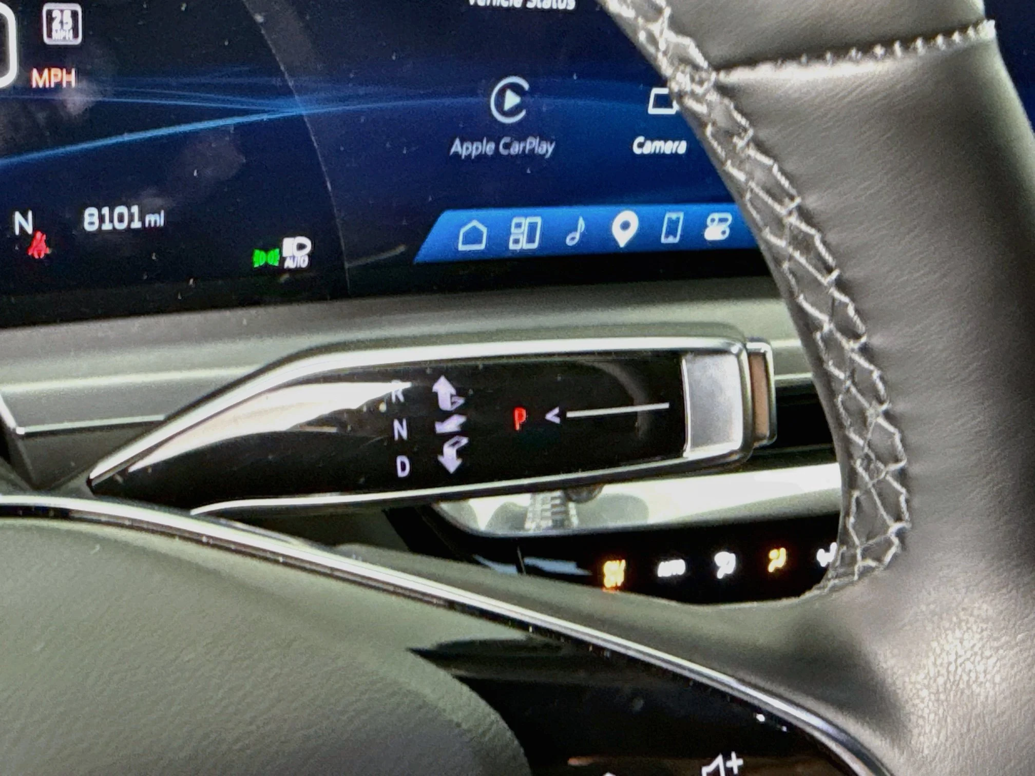 Used 2025 Crystal White Tricoat Cadillac Luxury 1 image 19