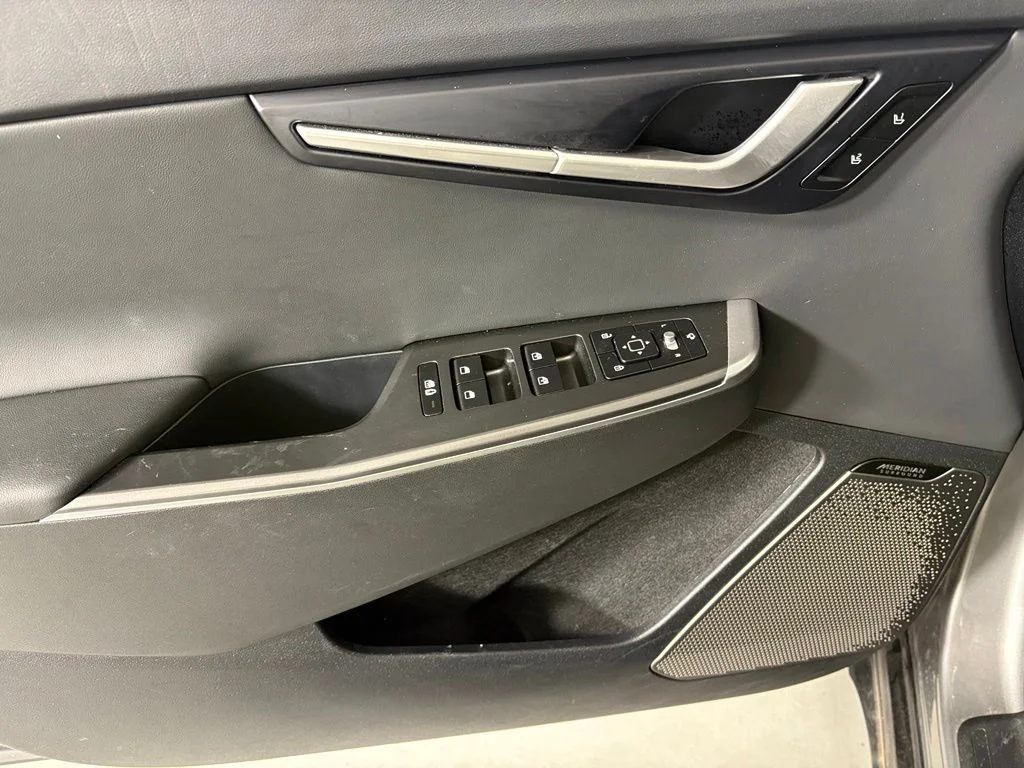 Used 2023 Gray Kia Wind image 19