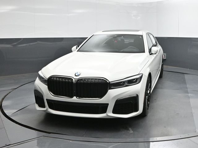 Used 2022 White BMW 740i image 22
