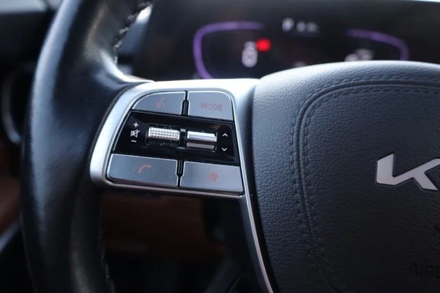 Used 2025 Black Kia EX X-Line image 30