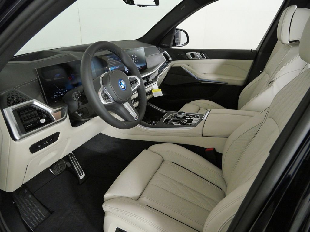 Used 2026 Carbon Black Metallic BMW xDrive50e image 36