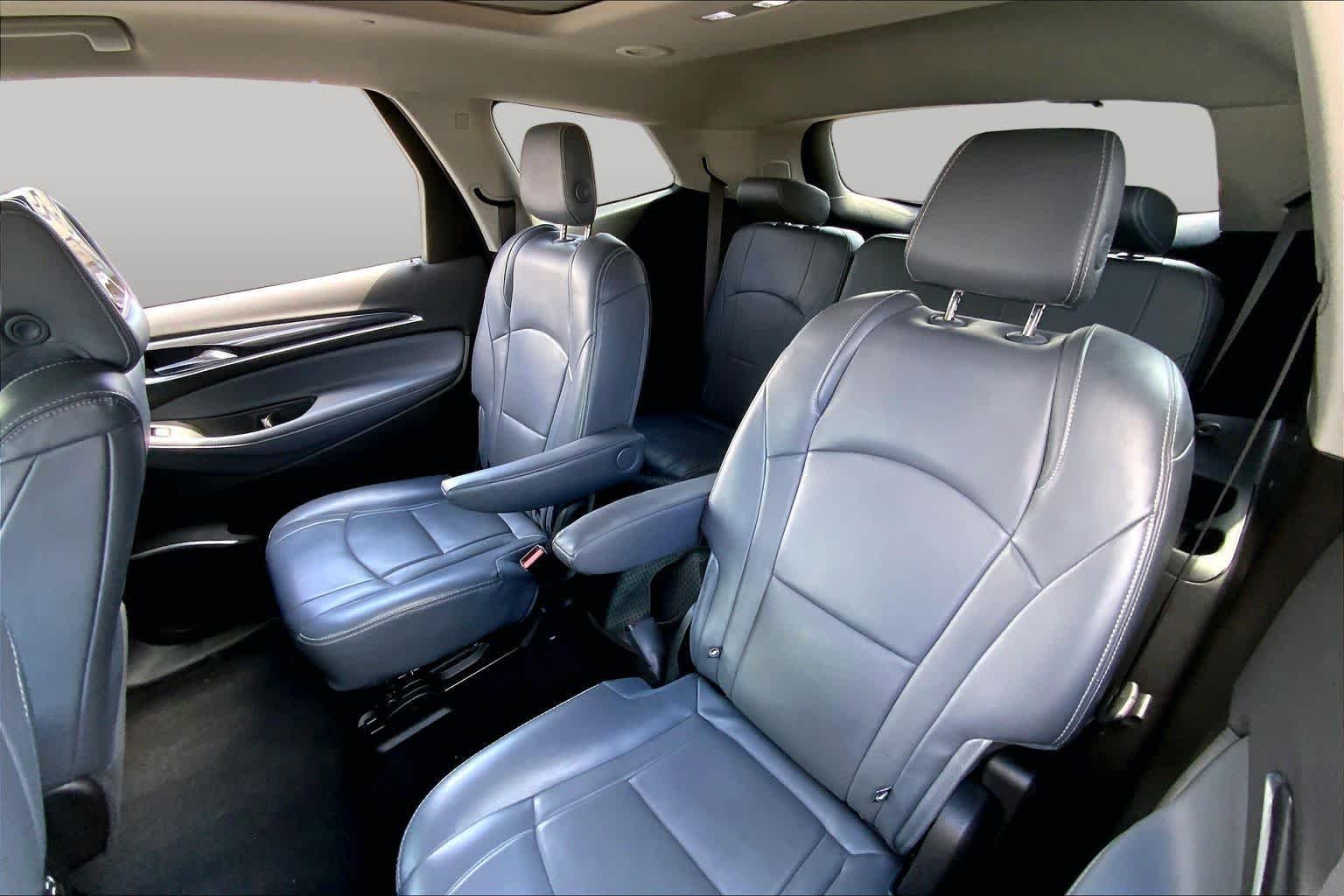 Used 2018 White Frost Tricoat Buick Premium image 20