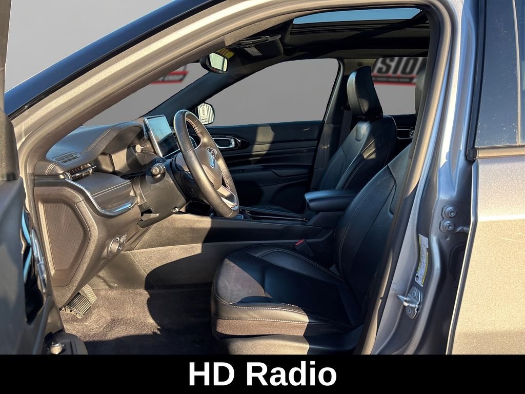 Used 2022 Silver Jeep High Altitude image 10