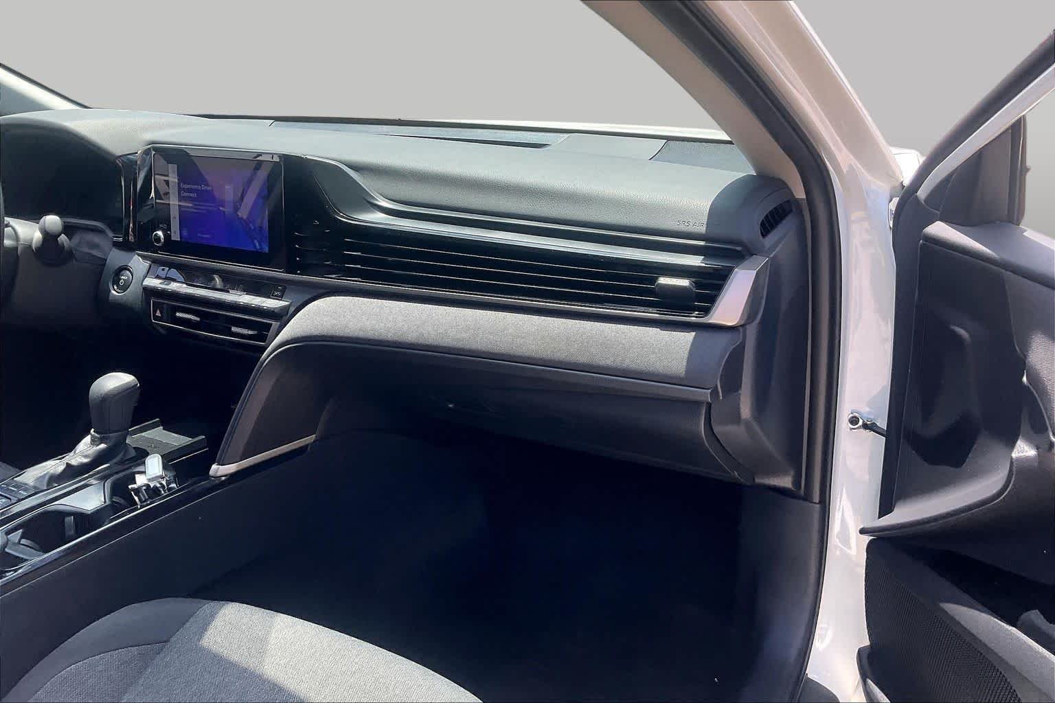 Used 2025 Ice Cap Toyota LE image 18
