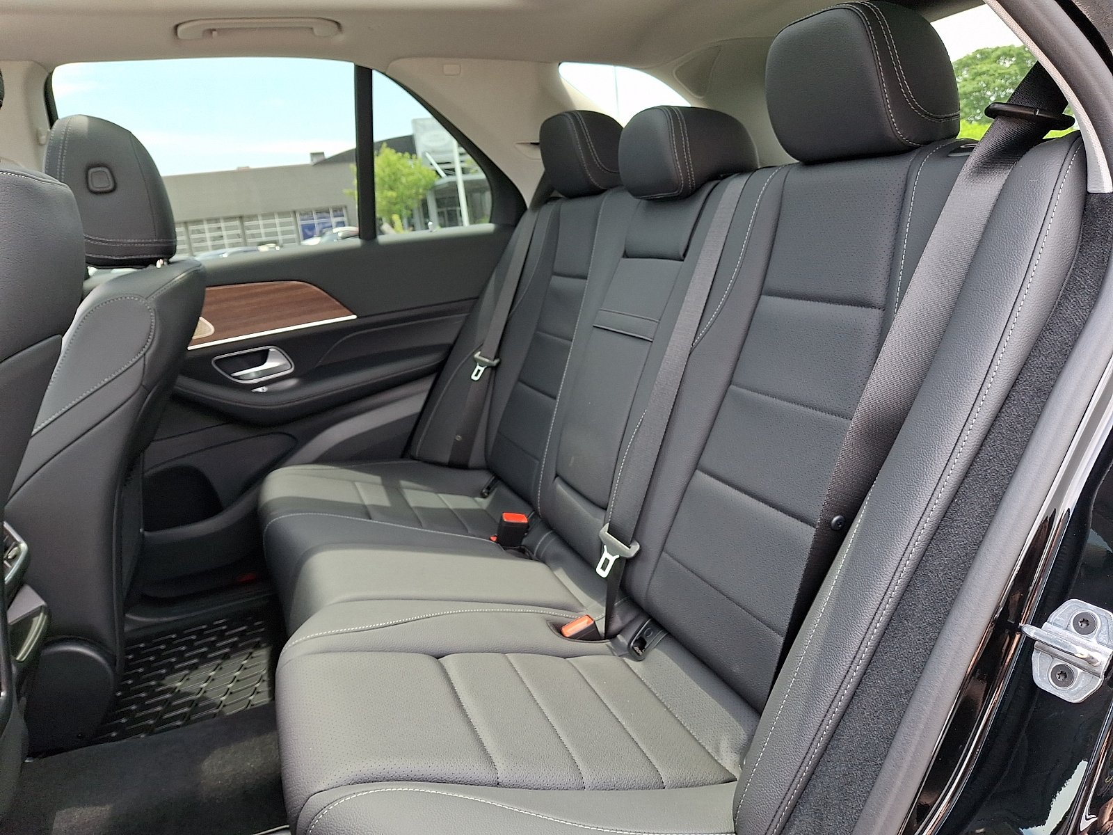 New 2026 Black Mercedes-Benz GLE 450 image 8