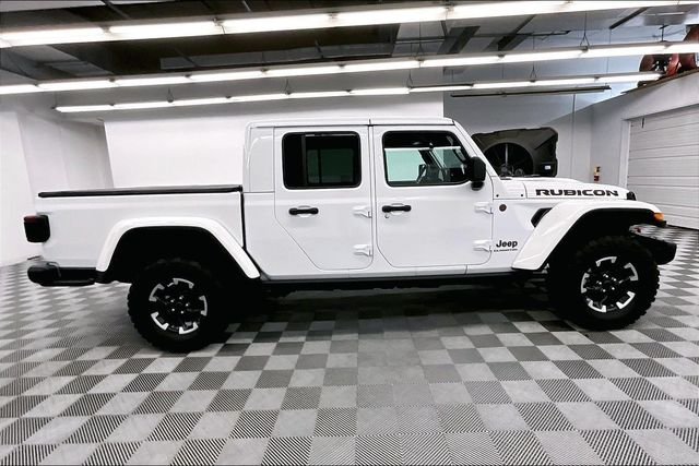 Used 2024 Bright White Clearcoat Jeep Rubicon image 14