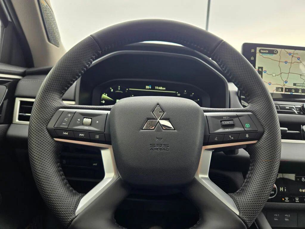 New 2026 White Mitsubishi SE image 30