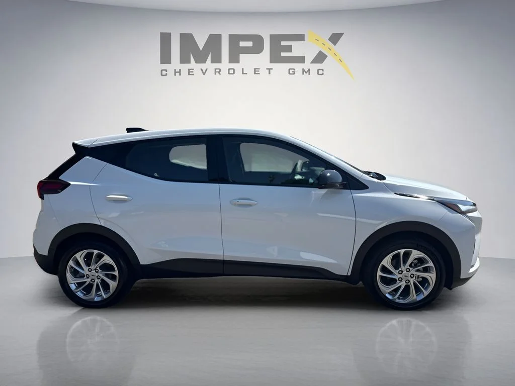 New 2027 White Chevrolet LT image 6