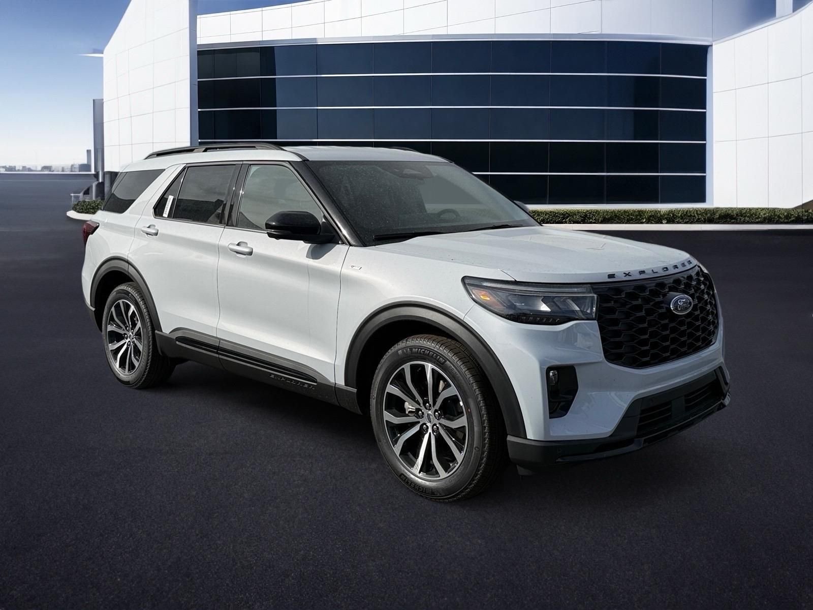 New 2026 Space White Metallic Ford ST-Line image 8