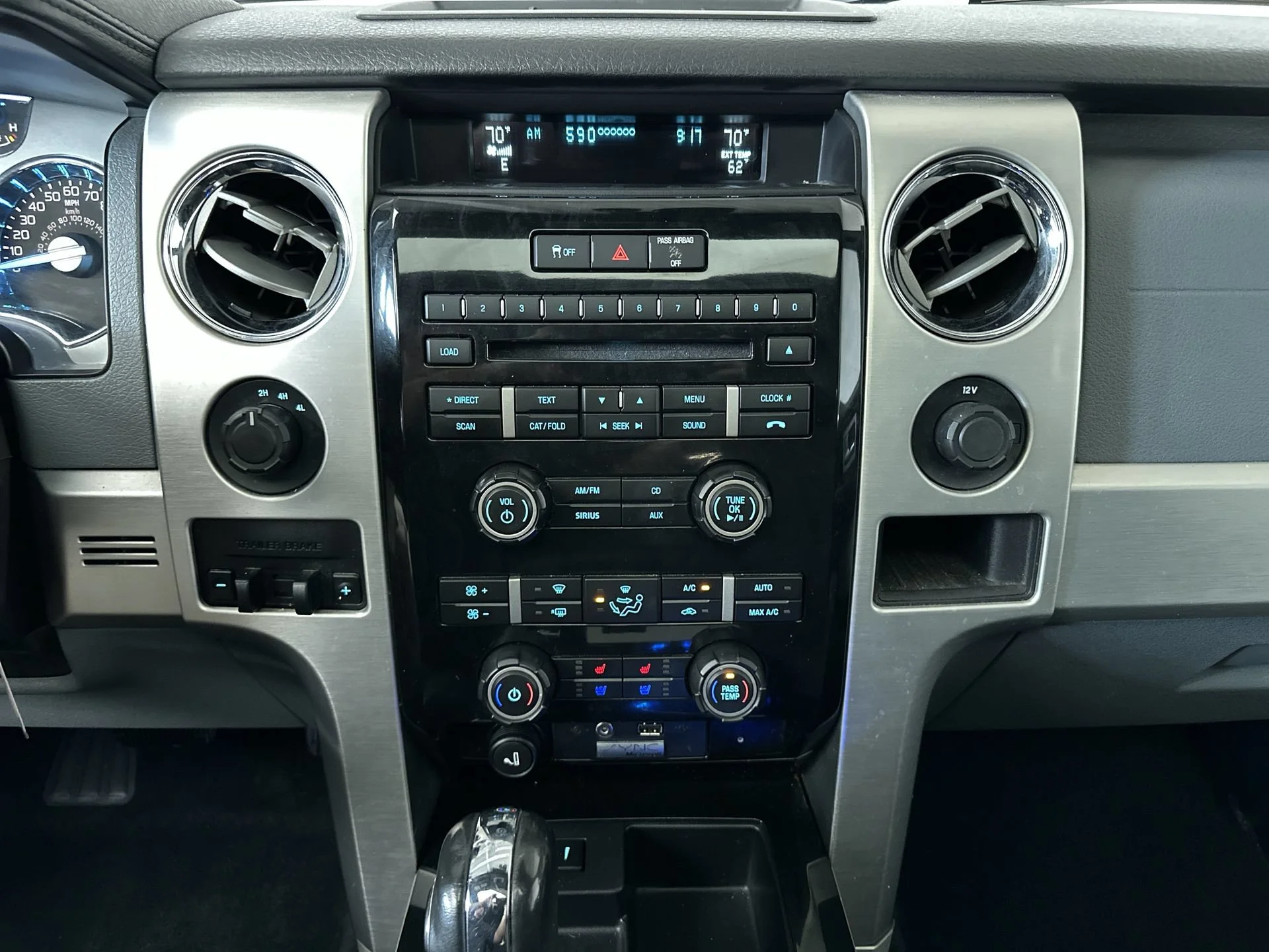 Used 2011 Ingot Silver Metallic Ford Platinum image 18