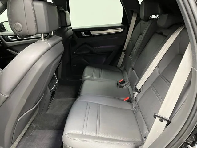 2022 Porsche Cayenne Platinum Edition - Photo 43