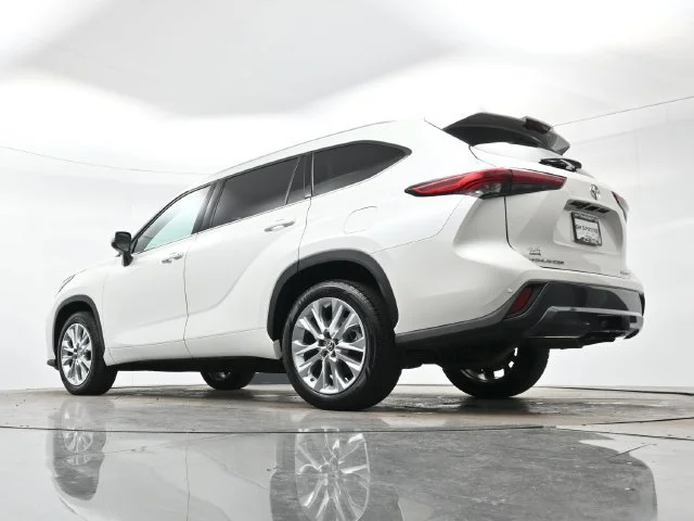 Used 2021 Blizzard Pearl Toyota Limited image 28