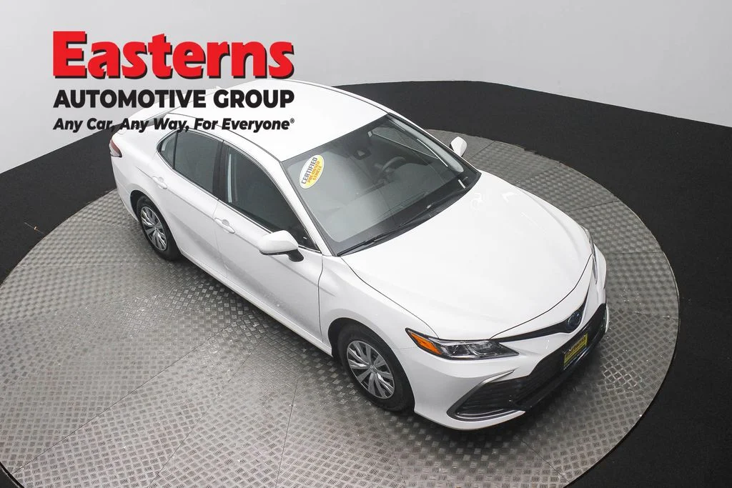 Used 2023 White Toyota LE image 3