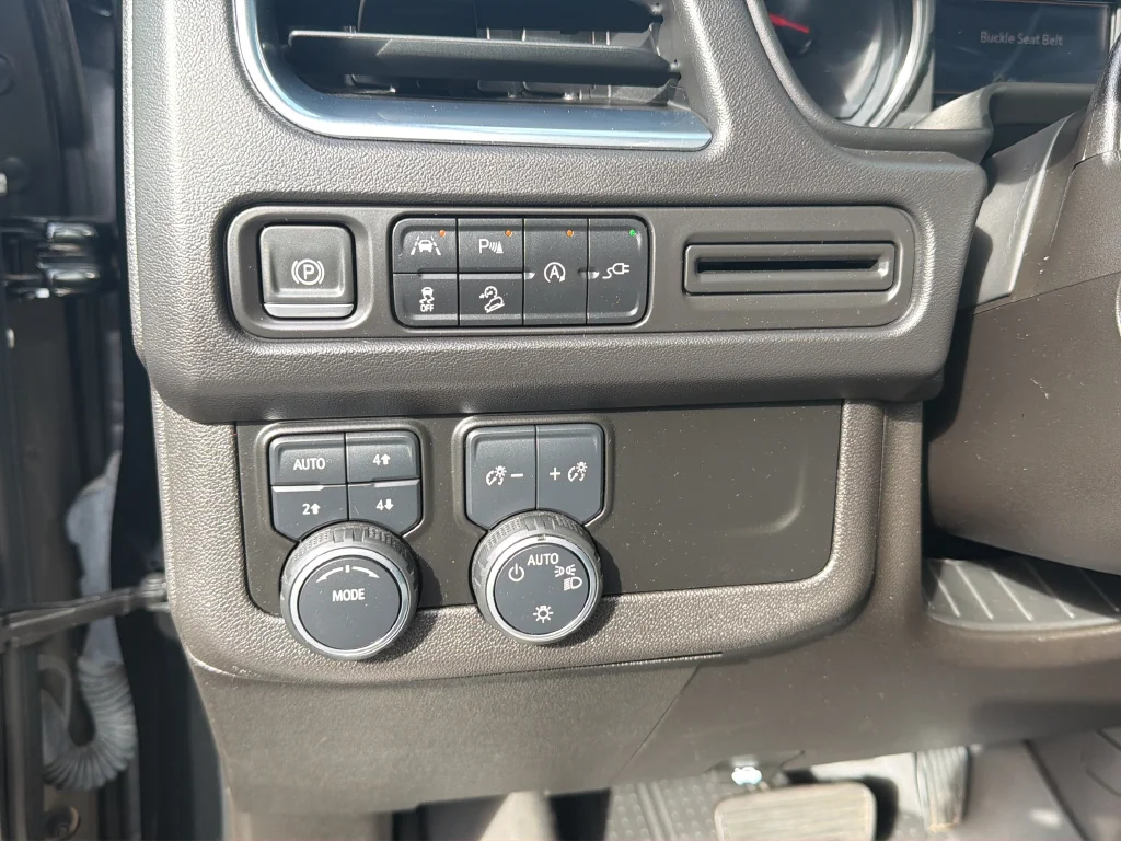 Used 2021 Black Chevrolet Z71 image 22