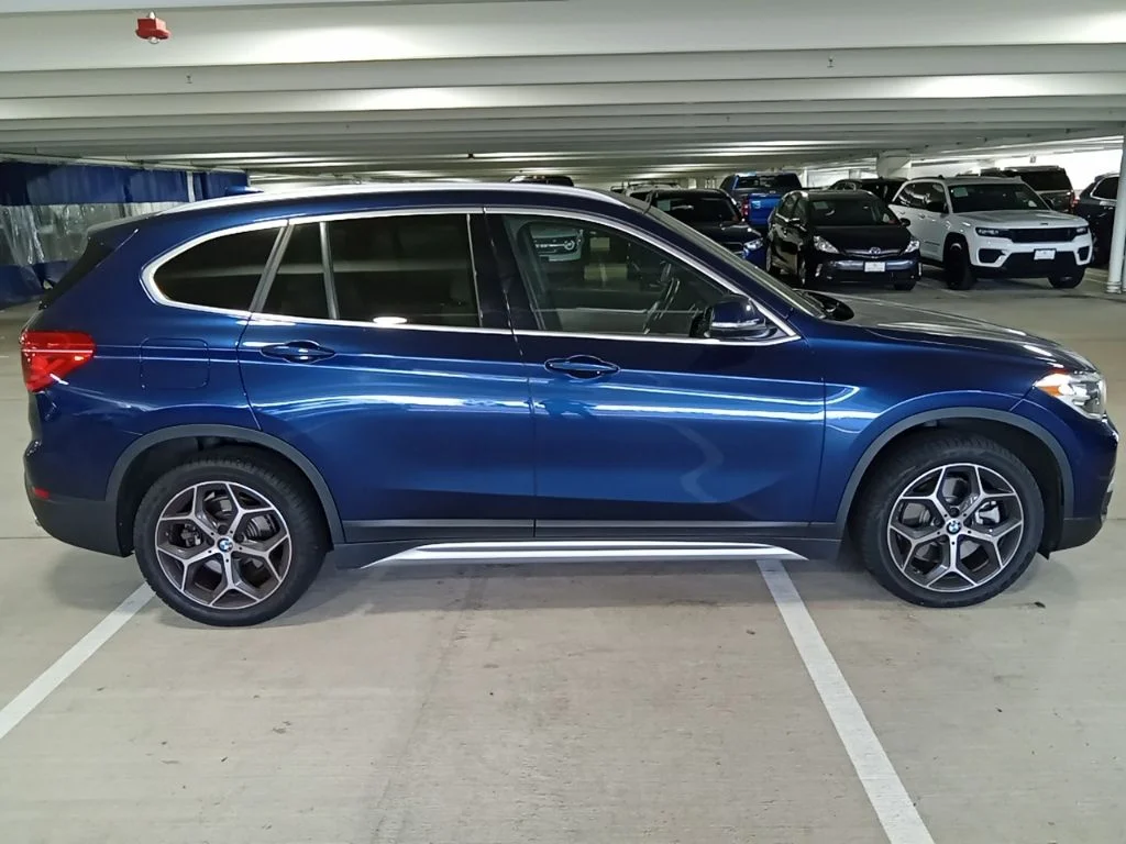 Used 2019 Blue Metallic BMW xDrive28i image 4