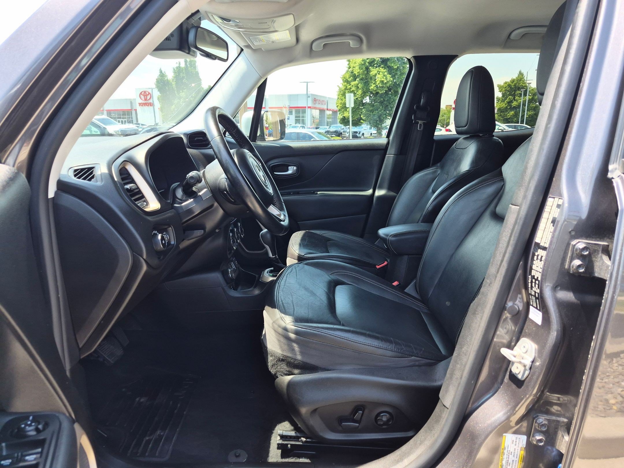 Used 2017 Granite Crystal Metallic Clearcoat Jeep Limited image 15