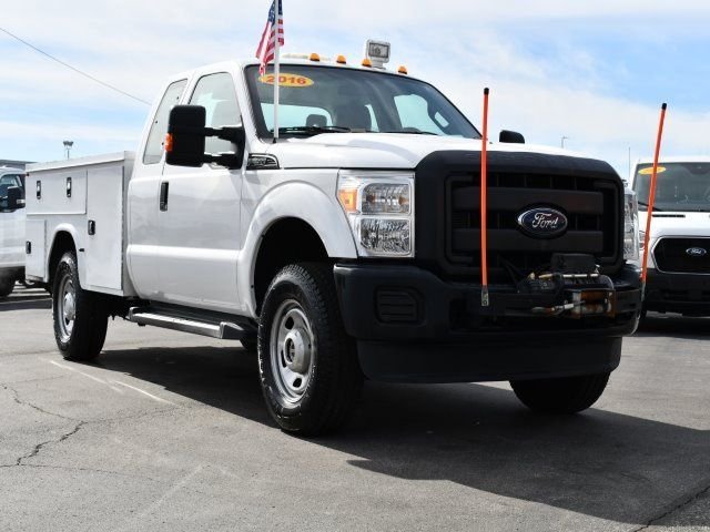 2016 Ford F-350 Super Duty Chassis Cab XL