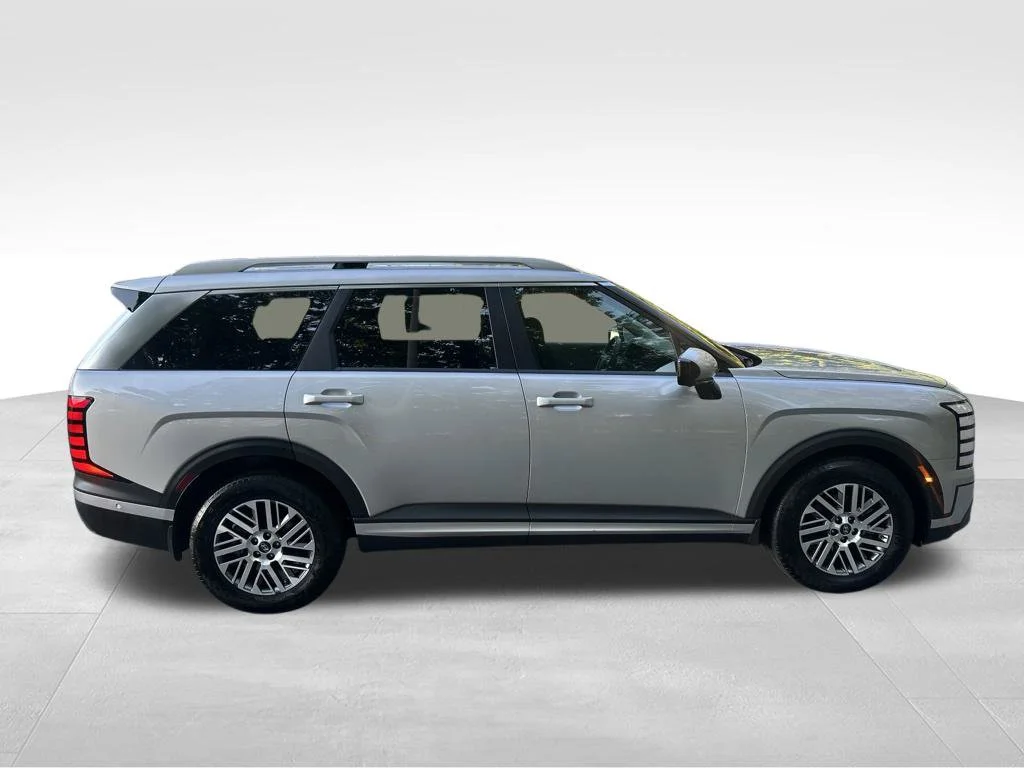 Used 2026 Silver Hyundai SEL Premium image 7