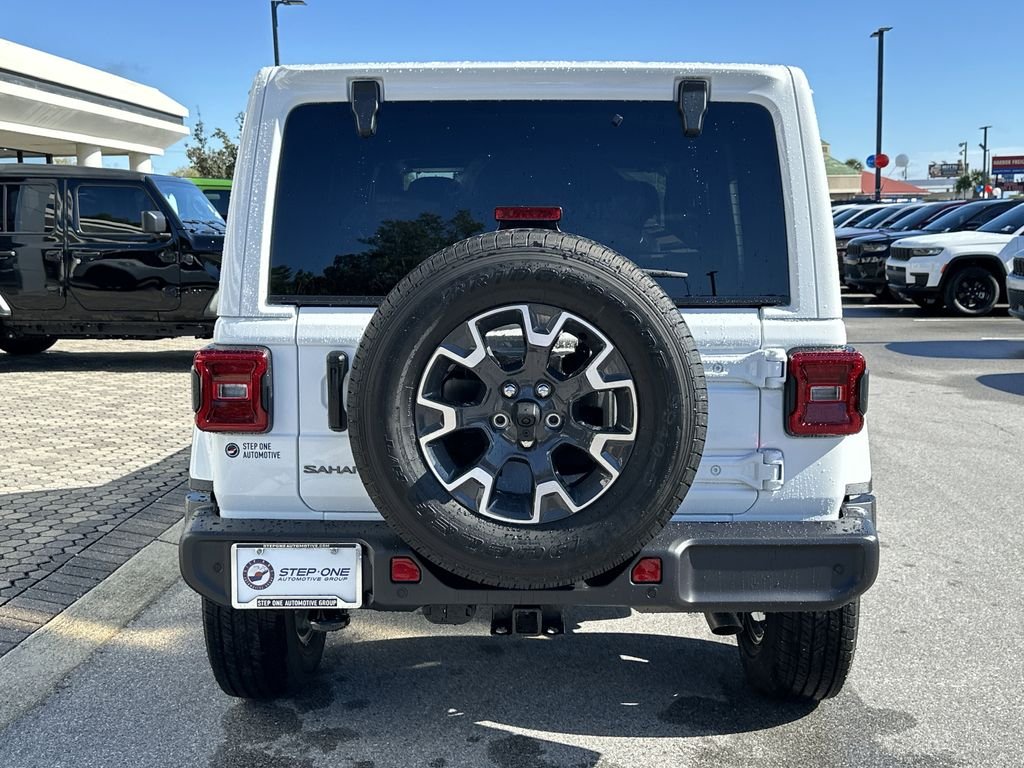 New 2026 Bright White Clear-Coat Exterior Paint Jeep Sahara image 7
