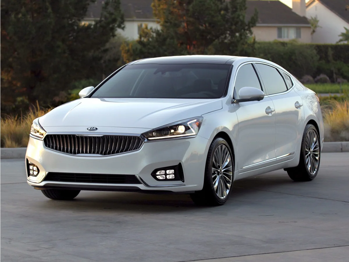 Used 2017 White Kia Technology image 1
