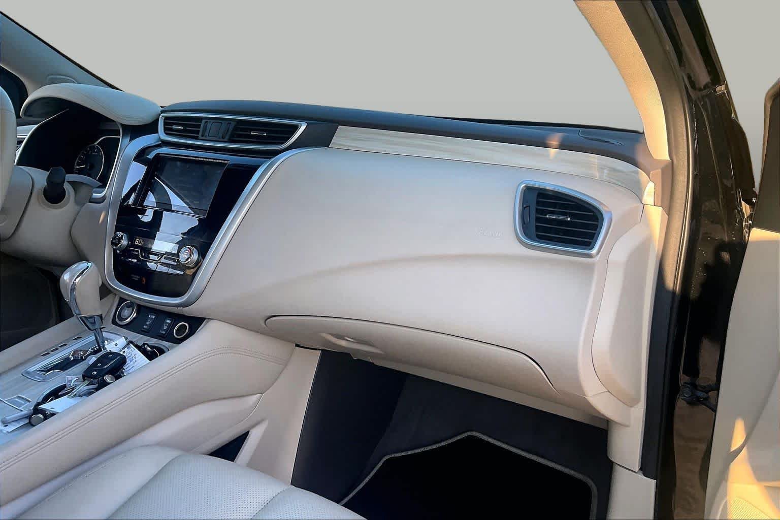 Used 2017 Magnetic Black Metallic Nissan SL image 19