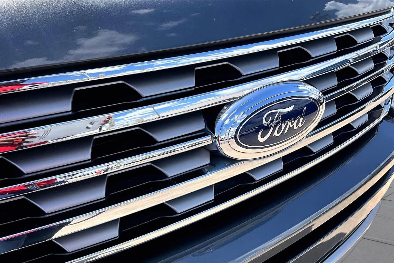 Used 2021 Magnetic Metallic Ford Limited image 30
