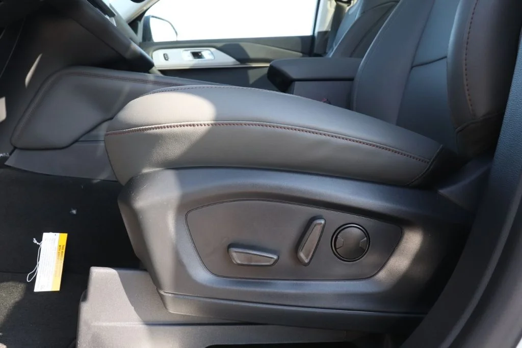 New 2026 Space White Metallic Ford Active image 40